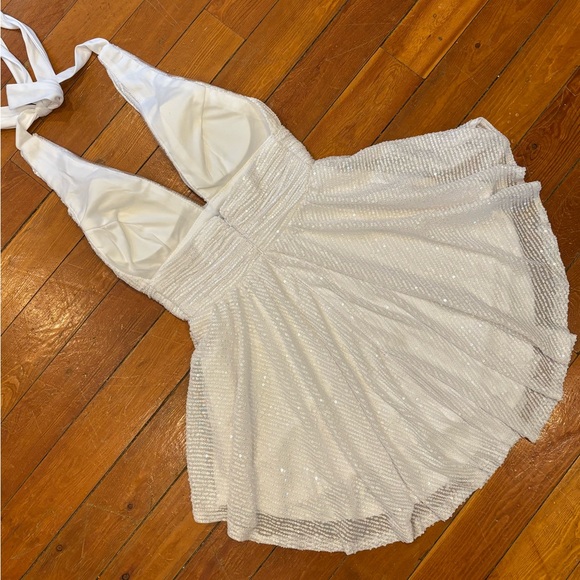 🎊🥂White Halter Dress size 2 NWOT Bridal Bachelorette - Picture 2 of 12